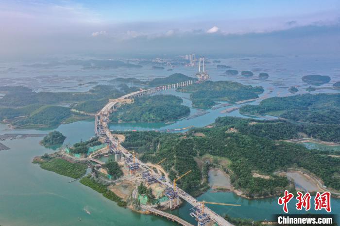 建设中的龙门大桥。 陈冠言 摄 建设中的龙门大桥。 陈冠言 摄