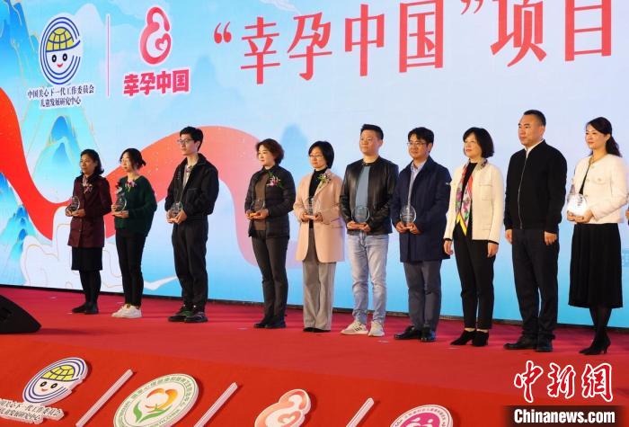 14家省市级妇幼保健机构成为“幸孕中国”项目首批实施单位。 泱波 摄 14家省市级妇幼保健机构成为“幸孕中国”项目首批实施单位。 泱波 摄