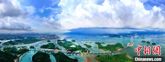 广西最长跨海大桥——龙门大桥项目。 周军 摄 广西最长跨海大桥——龙门大桥项目。 周军 摄