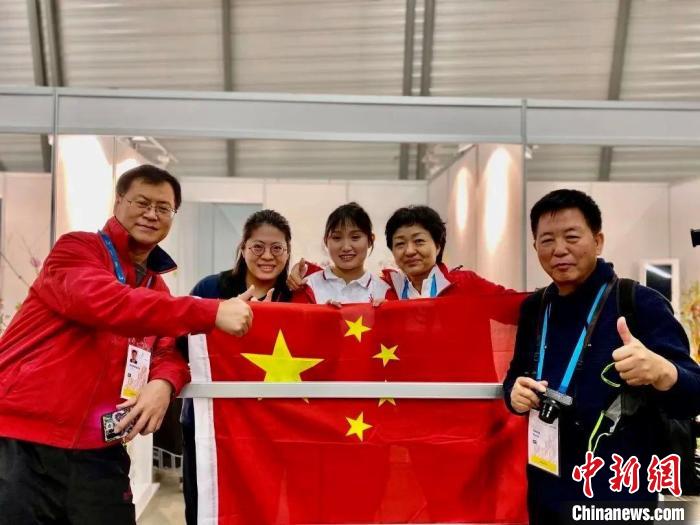 上海市农林职业技术学院教师杨灵芝获得花艺项目优胜奖。 上海市人社局供图 上海市农林职业技术学院教师杨灵芝获得花艺项目优胜奖。 上海市人社局供图