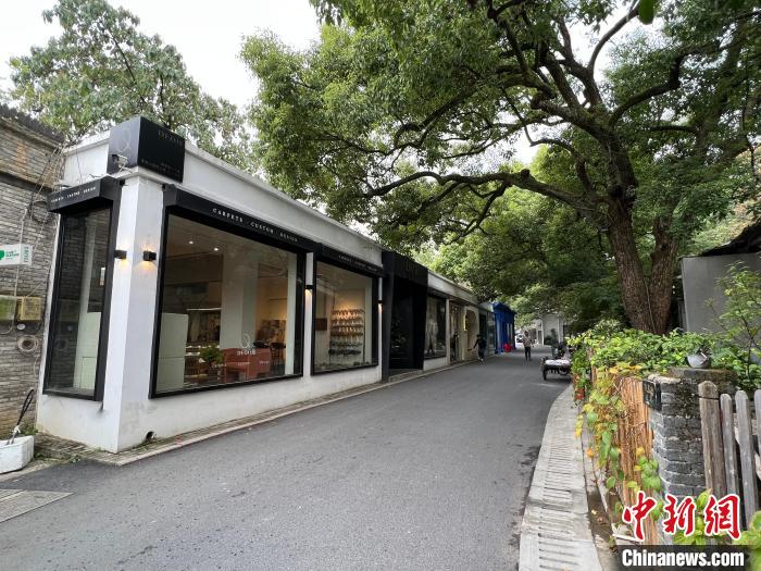 凤凰御元艺术基地的街区 王题题 摄 凤凰御元艺术基地的街区 王题题 摄