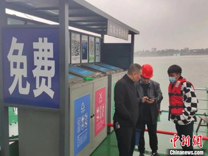 全面接收,湖南船舶垃圾处理全免费。 付敬懿 摄 全面接收,湖南船舶垃圾处理全免费。 付敬懿 摄
