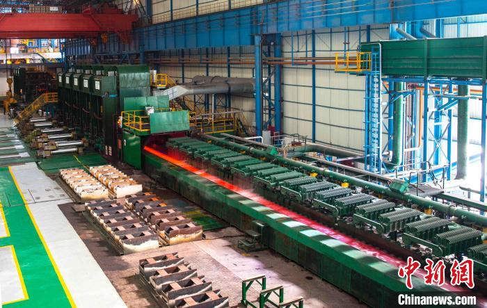 图为日照钢铁控股集团ESP生产线。 日照钢铁控股集团 供图 图为日照钢铁控股集团ESP生产线。 日照钢铁控股集团 供图