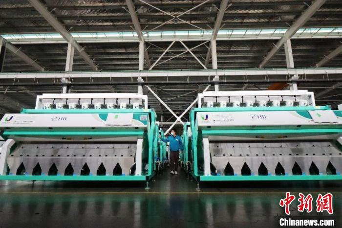 泰禾智能准备出口到国外的先进设备。　陈家乐 摄