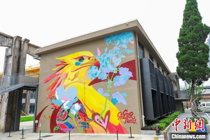 东湖意库与故宫博物院联合开发的故宫IP“清宫鸟谱图”。　南昌市东湖区委统战部供图